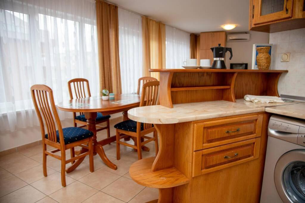 Convenient 1-Bedroom Flat Next To Harmanite Beach Sosopol Exterior foto